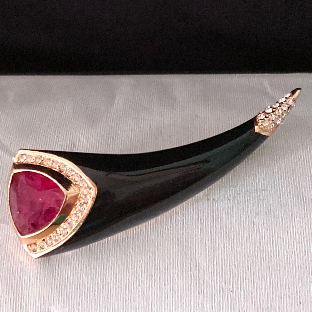 Christian Dior vintage black enamel faux tourmaline 18kt gold-plated brooch 3” - Picture 2 of 9
